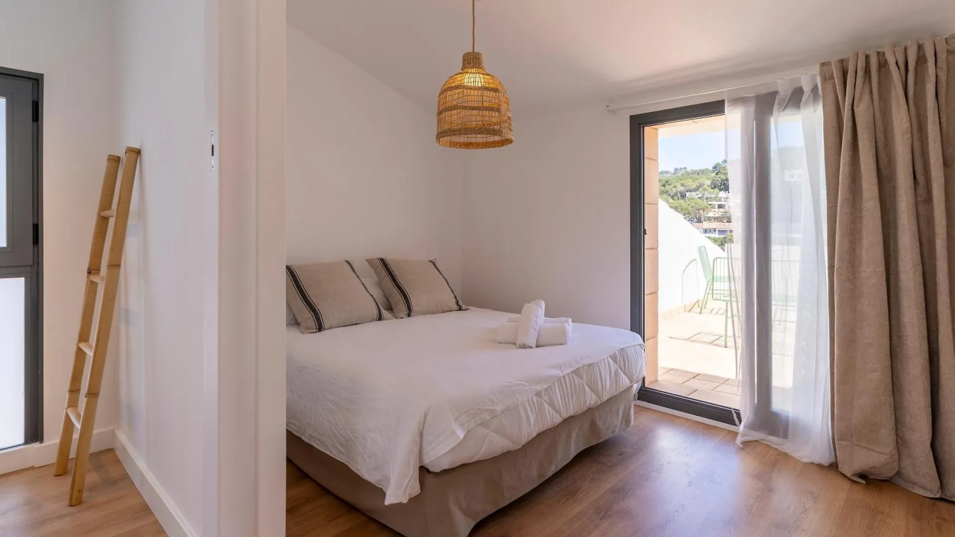 Apartamentos Vista Bella Tamariu